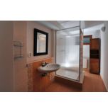 Apartmánový dom Resort vila Beatrice - Depandance Magnolia Tatranská Lomnica 3609 - štúdio Typ A  (28 m&amp;sup2;): 1 x dvojlôžková izba (1 x  manželská posteľ),  + 1 x prístelka (1 x rozkladací gauč), spoločenská miestnosť  prepojená s kuchynským kútom (TV+SAT, rádio, posedenie), kuchynský kút (chladnička, rýchlovarná kanvica, dvojplatnička), kúpelňa (sprchovací kút, WC v kúpeľni, umývadlo)