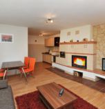 Apartmánový dom Tatranská Lomnica 3977 - štúdio  (25-30 m&amp;sup2;): 1 x dvojlôžková izba (1 x  manželská posteľ),  + 2 x prístelka (1 x rozkladací gauč, spoločenská miestnosť  ), spoločenská miestnosť  (TV+SAT, posedenie), kuchynský kút (chladnička, rýchlovarná kanvica, dvojplatnička), kúpelňa (sprchovací kút, WC v kúpeľni, umývadlo)