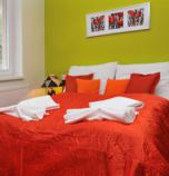 Apartmánový dom Tatranská Lomnica 3977 - štúdio  (25-30 m&amp;sup2;): 1 x dvojlôžková izba (1 x  manželská posteľ),  + 2 x prístelka (1 x rozkladací gauč, spoločenská miestnosť  ), spoločenská miestnosť  (TV+SAT, posedenie), kuchynský kút (chladnička, rýchlovarná kanvica, dvojplatnička), kúpelňa (sprchovací kút, WC v kúpeľni, umývadlo)