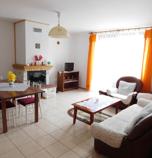 Apartmán Apartmany Tania Závažná Poruba 4443 - apartmán prízemný Standard plus  (80 m&amp;sup2;): 1 x třílůžkový pokoj, Vlastní koupelny v pokoji (sprchovací kout, umývadlo, WC v koupelně), wifi (bezdrátové) připojení, internet zdarma, výhled na hory, výhled do zahrady, 1 x třílůžkový pokoj, Vlastní koupelny v pokoji (sprchovací kout, umývadlo, WC v koupelně), wifi (bezdrátové) připojení, internet zdarma, výhled na hory, společenská místnost propojená s kuchyňkou (TV, krb, internet zdarma, wifi (bezdrátové) připojení, kávovar, vstup na terasu), kuchyňka (Lednička s výparníkem, rýchlovarná konvice, kávovar, sporák elektr., elektrická trouba na pečení, mikrovlnka, myčka nádobí), TV, posezení, krb, internet zdarma, wifi (bezdrátové) připojení, vstup na terasu, společný vchod s jiným pokojem nebo apartmánem, přízemí