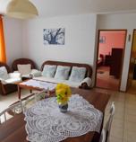 Apartmán Apartmany Tania Závažná Poruba 4443 - apartmán prízemný Standard plus  (80 m&amp;sup2;): 1 x třílůžkový pokoj, Vlastní koupelny v pokoji (sprchovací kout, umývadlo, WC v koupelně), wifi (bezdrátové) připojení, internet zdarma, výhled na hory, výhled do zahrady, 1 x třílůžkový pokoj, Vlastní koupelny v pokoji (sprchovací kout, umývadlo, WC v koupelně), wifi (bezdrátové) připojení, internet zdarma, výhled na hory, společenská místnost propojená s kuchyňkou (TV, krb, internet zdarma, wifi (bezdrátové) připojení, kávovar, vstup na terasu), kuchyňka (Lednička s výparníkem, rýchlovarná konvice, kávovar, sporák elektr., elektrická trouba na pečení, mikrovlnka, myčka nádobí), TV, posezení, krb, internet zdarma, wifi (bezdrátové) připojení, vstup na terasu, společný vchod s jiným pokojem nebo apartmánem, přízemí