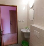 Apartmán Apartmany Tania Závažná Poruba 4443 - apartmán prízemný Standard plus  (80 m&amp;sup2;): 1 x třílůžkový pokoj, Vlastní koupelny v pokoji (sprchovací kout, umývadlo, WC v koupelně), wifi (bezdrátové) připojení, internet zdarma, výhled na hory, výhled do zahrady, 1 x třílůžkový pokoj, Vlastní koupelny v pokoji (sprchovací kout, umývadlo, WC v koupelně), wifi (bezdrátové) připojení, internet zdarma, výhled na hory, společenská místnost propojená s kuchyňkou (TV, krb, internet zdarma, wifi (bezdrátové) připojení, kávovar, vstup na terasu), kuchyňka (Lednička s výparníkem, rýchlovarná konvice, kávovar, sporák elektr., elektrická trouba na pečení, mikrovlnka, myčka nádobí), TV, posezení, krb, internet zdarma, wifi (bezdrátové) připojení, vstup na terasu, společný vchod s jiným pokojem nebo apartmánem, přízemí
